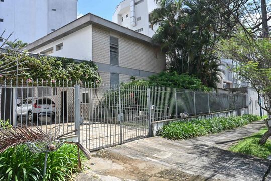 Fachada de casa à venda com 4 quartos, 317m² em Morumbi, São Paulo