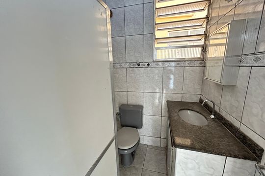 Banheiro de apartamento para alugar com 2 quartos, 40m² em Abolição, Rio de Janeiro