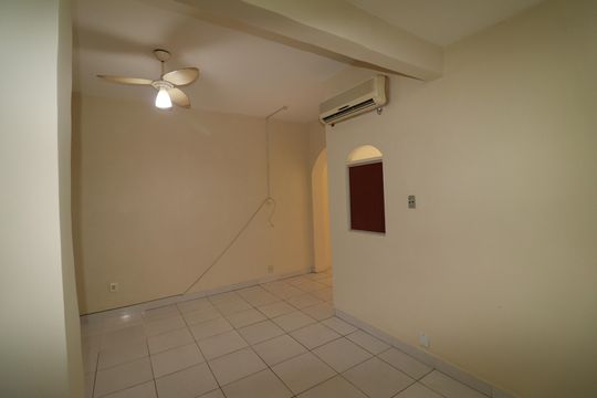 Sala de apartamento para alugar com 2 quartos, 120m² em Jardim Guanabara, Rio de Janeiro