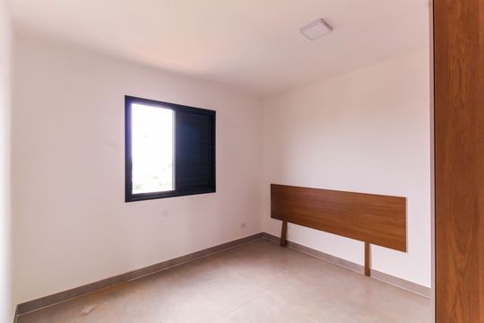 Quarto 1 de apartamento para alugar com 2 quartos, 40m² em Vila Canero, São Paulo
