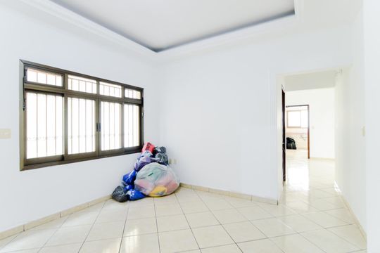 Casa para alugar com 4 quartos, 250m² em Vila Galvão, Guarulhos
