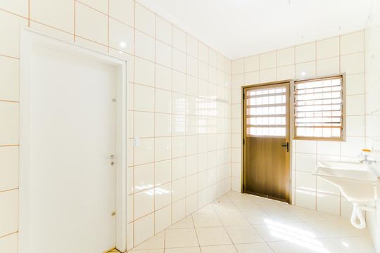 Área de Serviço de casa para alugar com 4 quartos, 250m² em Vila Galvão, Guarulhos
