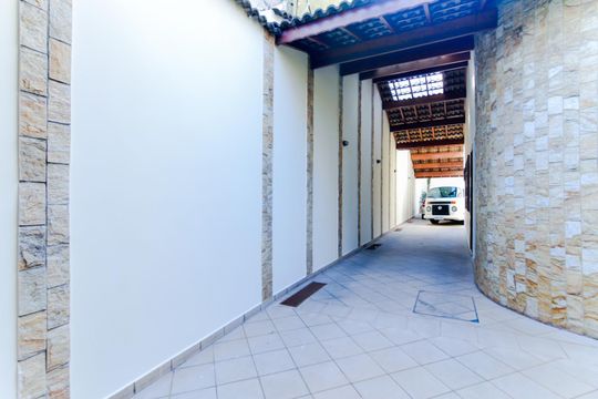 Garagem de casa para alugar com 4 quartos, 250m² em Vila Galvão, Guarulhos