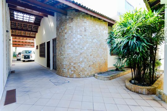 Garagem de casa para alugar com 4 quartos, 250m² em Vila Galvão, Guarulhos