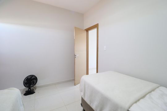Quarto 1 de apartamento para alugar com 2 quartos, 80m² em Jardim Ipanema, Uberlândia