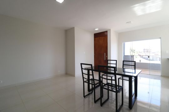 Sala de apartamento para alugar com 2 quartos, 80m² em Jardim Ipanema, Uberlândia