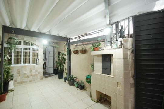 Garagem de casa à venda com 2 quartos, 125m² em Jardim Mariliza, São Paulo