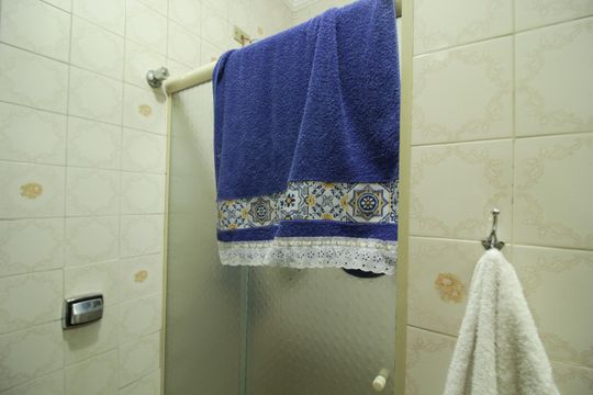 Banheiro de casa à venda com 2 quartos, 125m² em Jardim Mariliza, São Paulo
