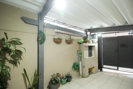 Garagem de casa à venda com 2 quartos, 125m² em Jardim Mariliza, São Paulo