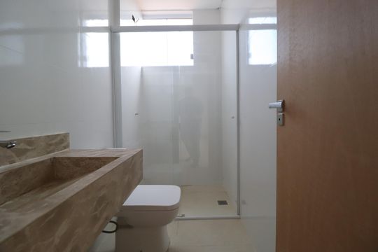 Banheiro Social de apartamento para alugar com 2 quartos, 80m² em Jardim Ipanema, Uberlândia