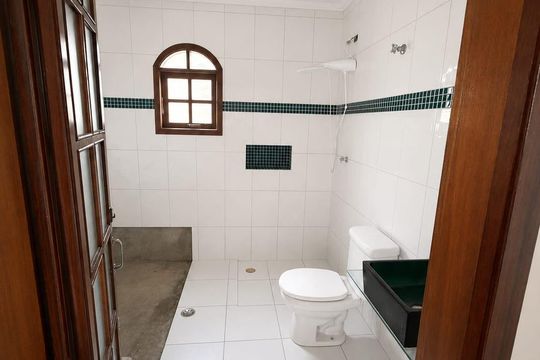 Banheiro de casa à venda com 3 quartos, 160m² em Jardim Presidente Dutra, Guarulhos
