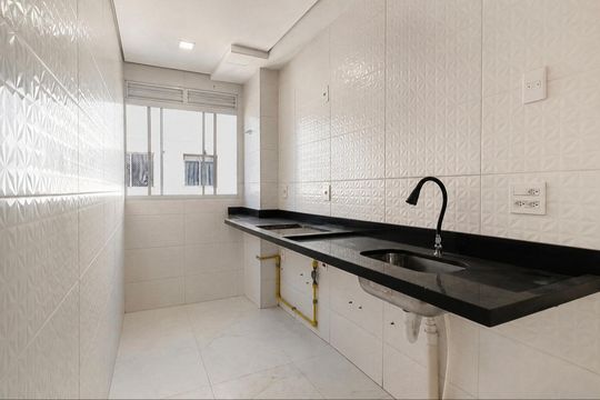 Cozinha de casa de condomínio para alugar com 2 quartos, 43m² em Vila Jaraguá, São Paulo