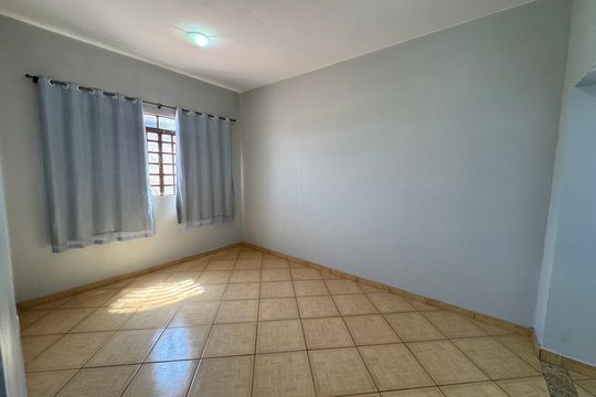 Quarto 1 de apartamento para alugar com 2 quartos, 130m² em Conjunto 13, Brasília