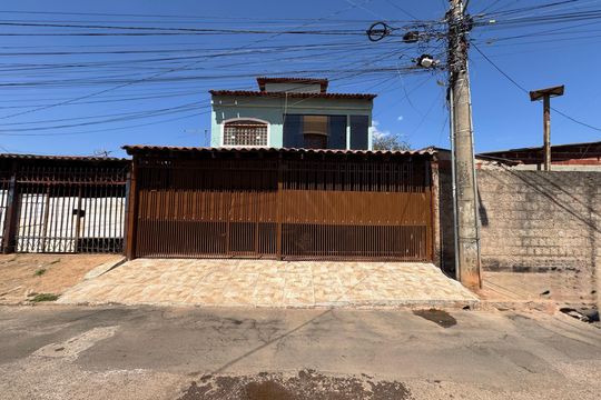 Fachada de apartamento para alugar com 2 quartos, 130m² em Conjunto 13, Brasília