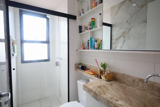 Banheiro de apartamento para alugar com 2 quartos, 50m² em Presidente Altino, Osasco