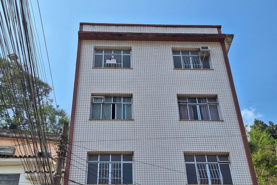 Placa de apartamento para alugar com 2 quartos, 50m² em Cubango, Niterói