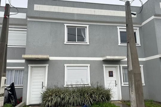 Fachada de casa para alugar com 2 quartos, 55m² em Aberta dos Morros, Porto Alegre
