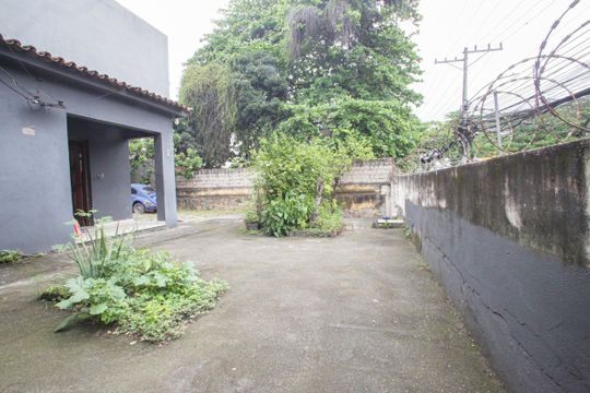 Garagem de casa à venda com 3 quartos, 161m² em Taquara, Rio de Janeiro