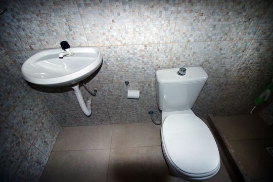 Banheiro de casa para alugar com 2 quartos, 90m² em Irajá, Rio de Janeiro