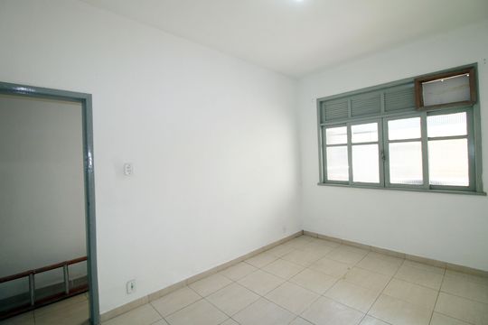 Quarto 1 de casa para alugar com 2 quartos, 90m² em Irajá, Rio de Janeiro