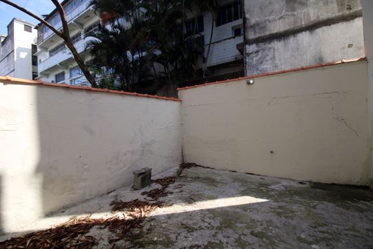 Quintal - fundos de casa para alugar com 2 quartos, 90m² em Irajá, Rio de Janeiro