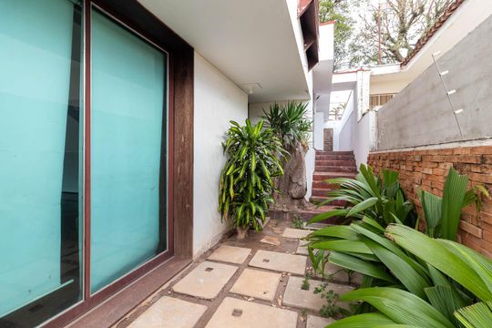 Corredor Lateral / Entrada de Serviço de casa à venda com 5 quartos, 283m² em Jardim Sao Bento, São Paulo