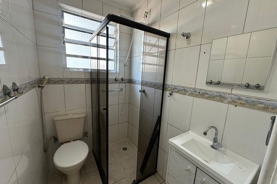Banheiro 1 de apartamento para alugar com 2 quartos, 55m² em Centro, São Vicente