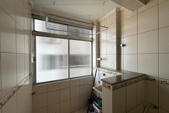 Cozinha e Área de Serviço de apartamento para alugar com 2 quartos, 55m² em Centro, São Vicente