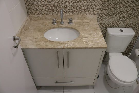 Banheiro de apartamento para alugar com 1 quarto, 34m² em Barra Funda, São Paulo