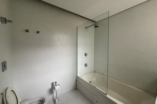 Banheiro 2  de apartamento para alugar com 2 quartos, 185m² em Jardim Europa, São Paulo