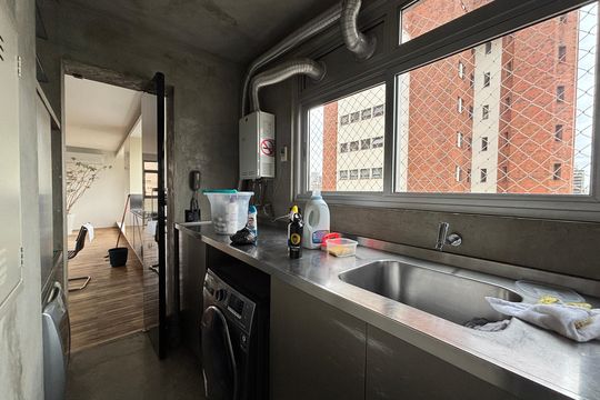 Lavandeira  de apartamento para alugar com 2 quartos, 185m² em Jardim Europa, São Paulo