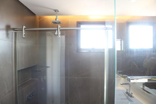 Banheiro 1 de apartamento à venda com 3 quartos, 177m² em Vila Anglo Brasileira, São Paulo