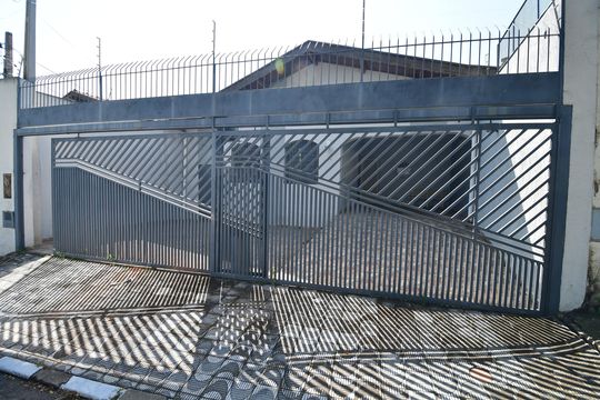 Fachada de casa à venda com 3 quartos, 200m² em Jardim Conceição, Campinas