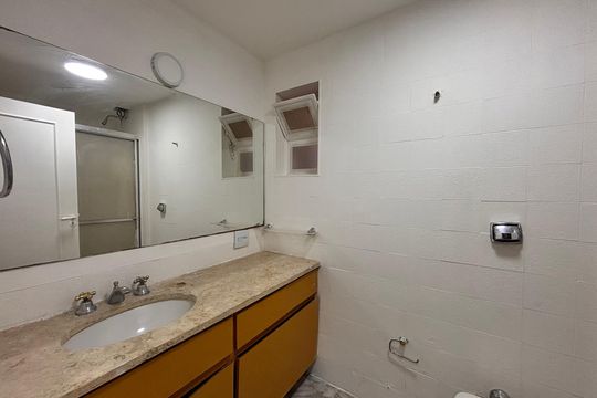 Banheiro de apartamento para alugar com 3 quartos, 87m² em Itaim Bibi, São Paulo