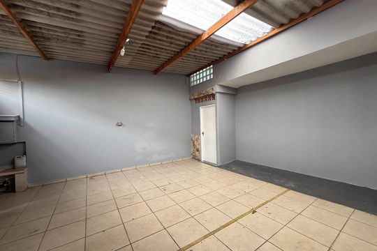 Garagem de casa à venda com 3 quartos, 180m² em Parque Sao Luis, São Paulo