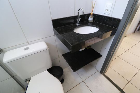 Banheiro Social de apartamento para alugar com 2 quartos, 44m² em Gávea, Uberlândia