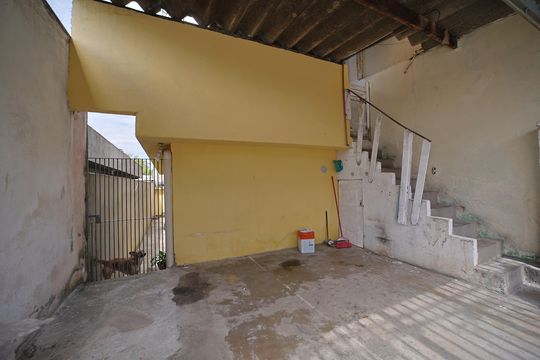 Garagem de casa à venda com 6 quartos, 200m² em Vila Nhocuné, São Paulo