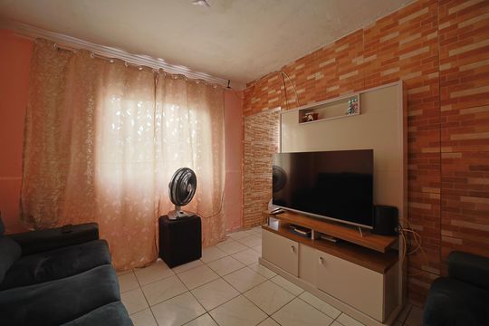 Casa à venda com 6 quartos, 200m² em Vila Nhocuné, São Paulo