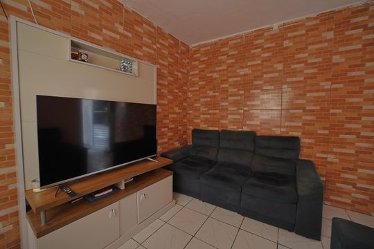 Sala de casa à venda com 6 quartos, 200m² em Vila Nhocuné, São Paulo