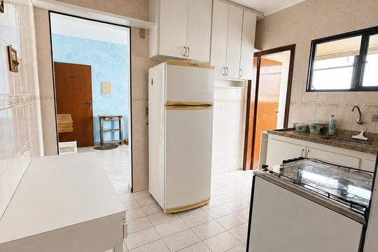 Cozinha de apartamento para alugar com 1 quarto, 56m² em Vila Assuncao, Praia Grande