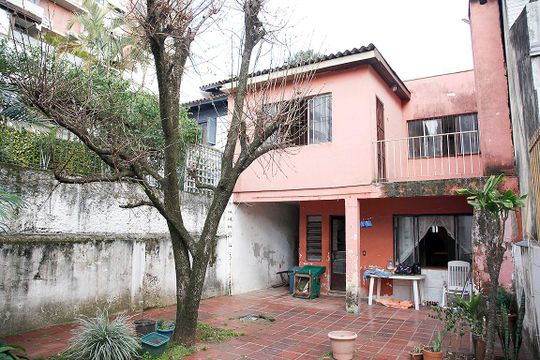 Pátio de casa à venda com 4 quartos, 250m² em Boa Vista, Porto Alegre