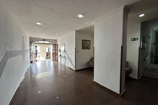 Hall de entrada de apartamento para alugar com 1 quarto, 36m² em Morro dos Barbosas, São Vicente
