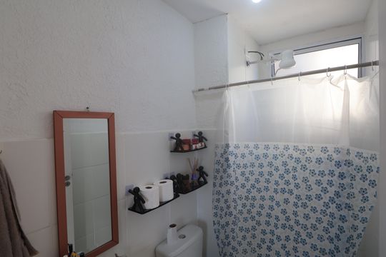 Banheiro de apartamento para alugar com 2 quartos, 51m² em Marechal Rondon, Canoas