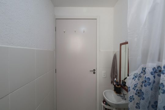 Banheiro de apartamento para alugar com 2 quartos, 51m² em Marechal Rondon, Canoas
