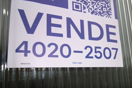 Placa de apartamento à venda com 2 quartos, 48m² em Olaria, Rio de Janeiro
