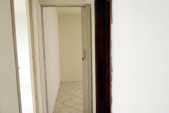 Corredor de apartamento à venda com 2 quartos, 48m² em Olaria, Rio de Janeiro