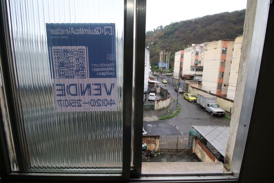 Placa de apartamento à venda com 2 quartos, 48m² em Olaria, Rio de Janeiro