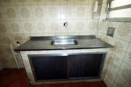 Cozinha de apartamento à venda com 2 quartos, 48m² em Olaria, Rio de Janeiro