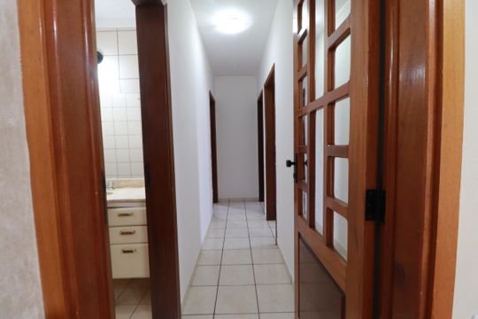 Corredor de apartamento para alugar com 3 quartos, 100m² em Centro, Ribeirão Preto
