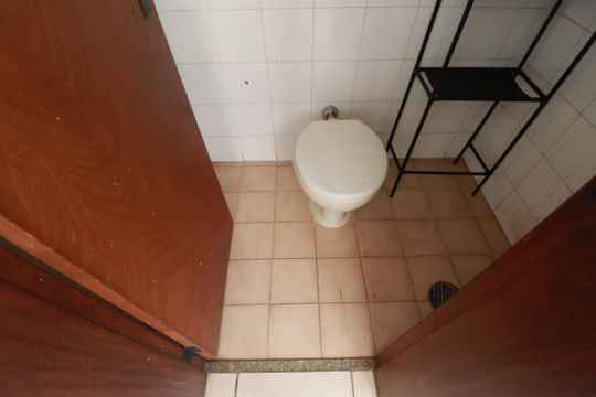 Banheiro de serviço  de apartamento para alugar com 3 quartos, 100m² em Centro, Ribeirão Preto